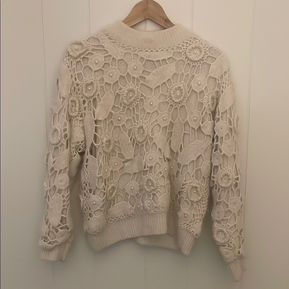 Gantos 55% Silk Cream Crew Neck Sweater with Elegant Lace Detailing